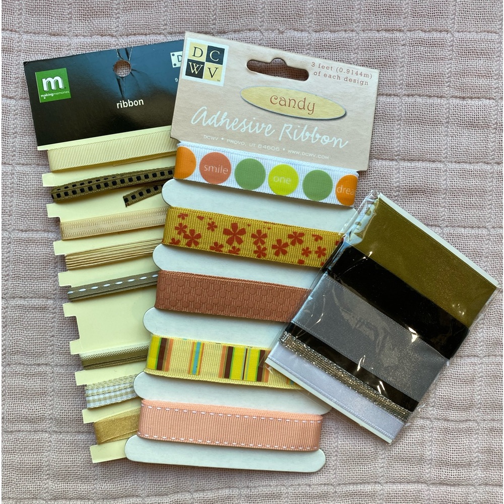 SCRAPBOOKING RIBBON